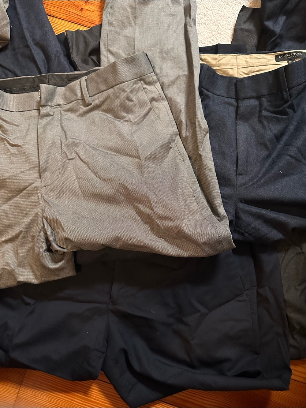 Set of 4 FLAW banana republic 32 x 34 pants